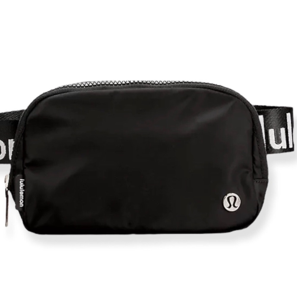 Lululemon Everywhere Belt Bag